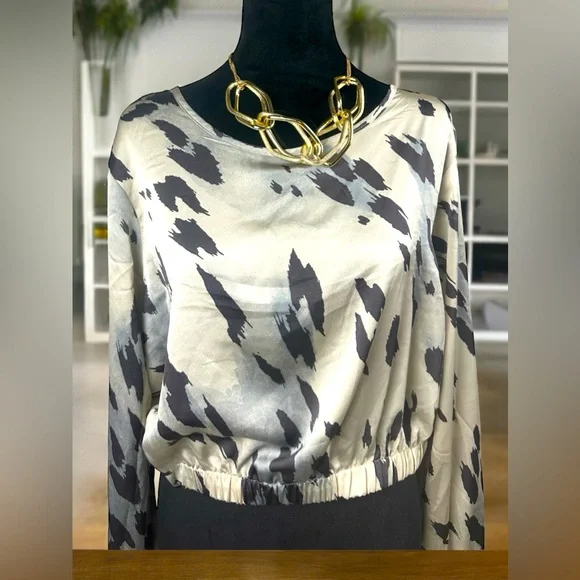 short blouse . express brand, size L, beige with coffee color. - Picture 2 of 10